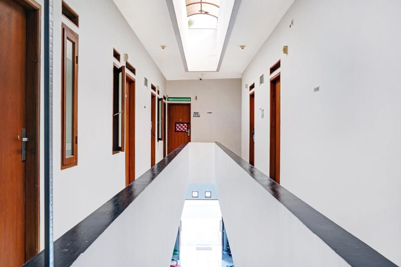 Oyo 1932 Srimahi Residence Bandung Exterior photo